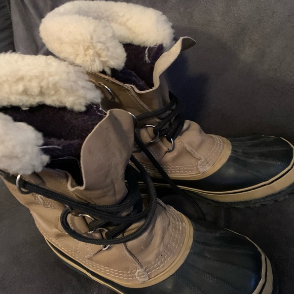 Sorel carabou snow boots size 8 perfect condition - Picture 2 of 5